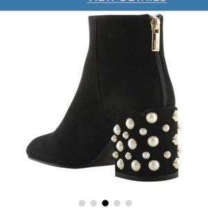 Black velvet pearl Bacari bootie
